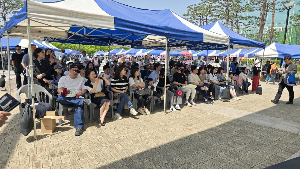 호스피스 소식지사진동아리-제25회 호스피스사랑바자회 및 새봄열린음악회 _20240427-59279874540.jpg